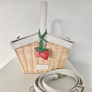 Kate Spade strawberry picnicinthepark straw basket limited Edition